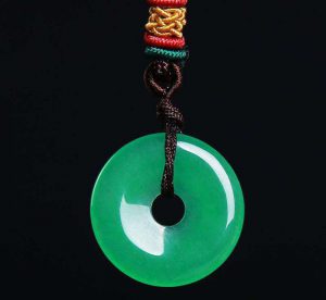 有什么方法可以鉴别翡翠平安扣的真假 多学一个多一份保障